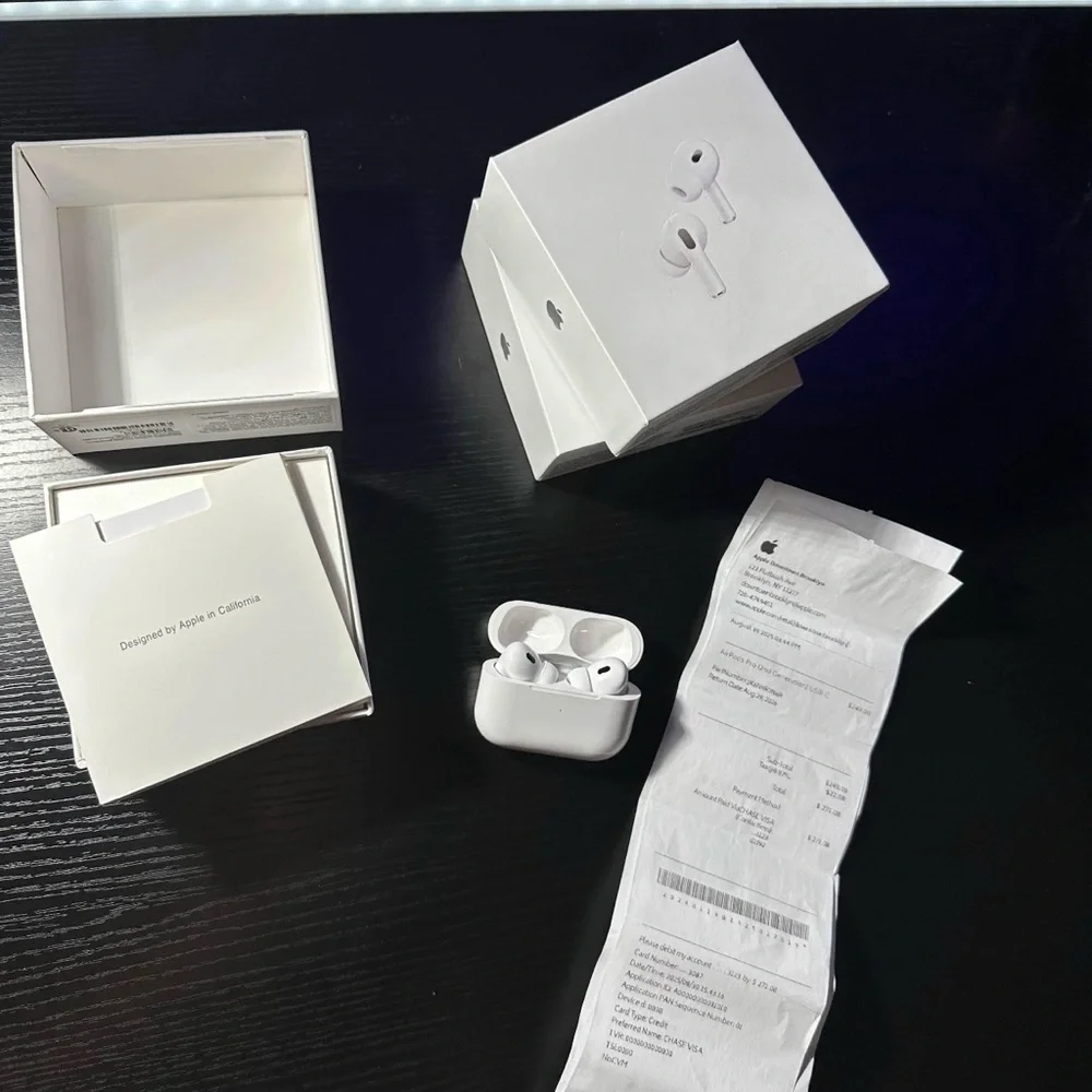 Apple AirPods Pro with White Charging Case